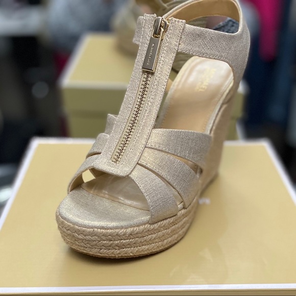 Michael Kors - Picture 1 of 4